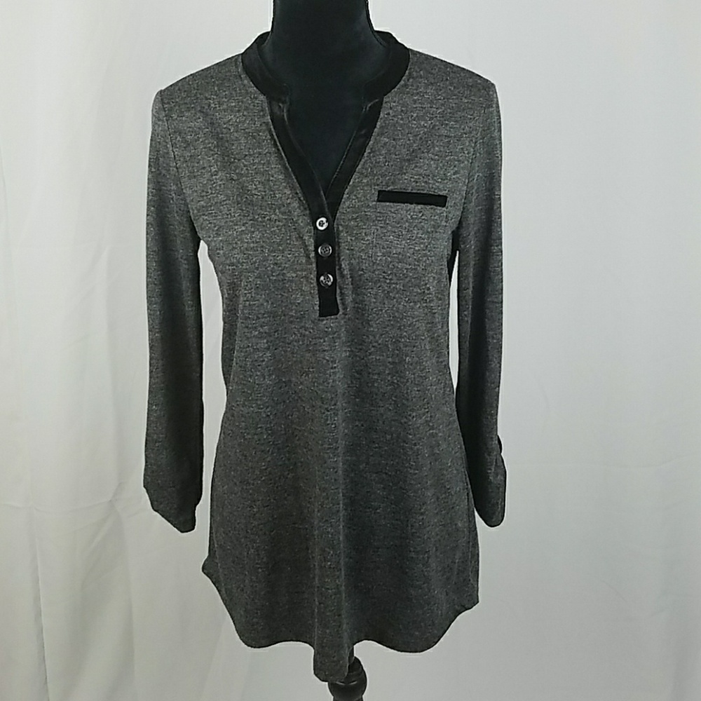 Soma Intimates women S gray velvet trim tab sleeve shirt‎ v-neck